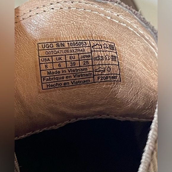 UGG FAYE CHELSEA SUEDE BOOTIE IN MYSTERIOUS BROWN SIZE 8 - Picture 8 of 10